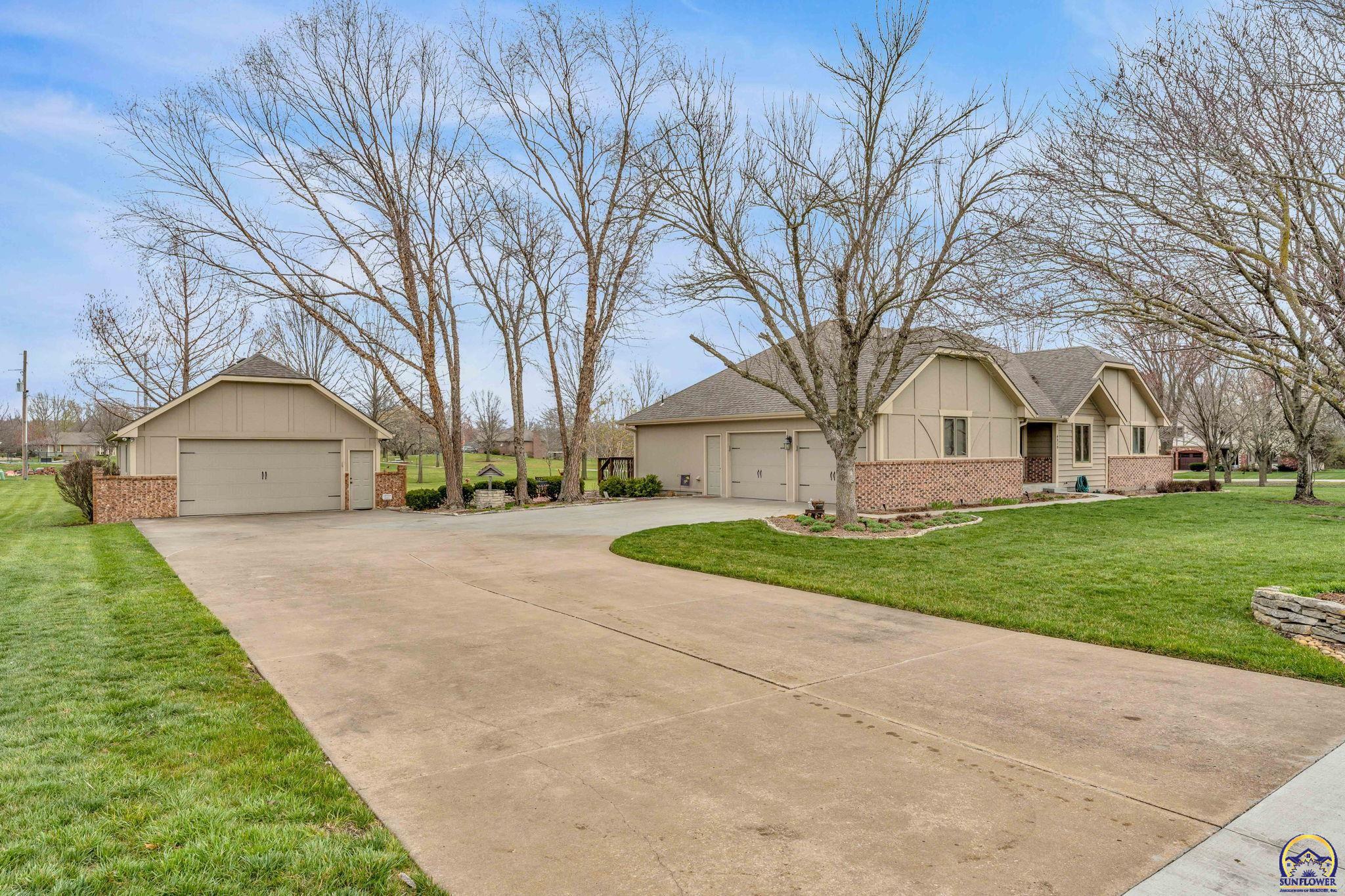 4310 NW Button PL