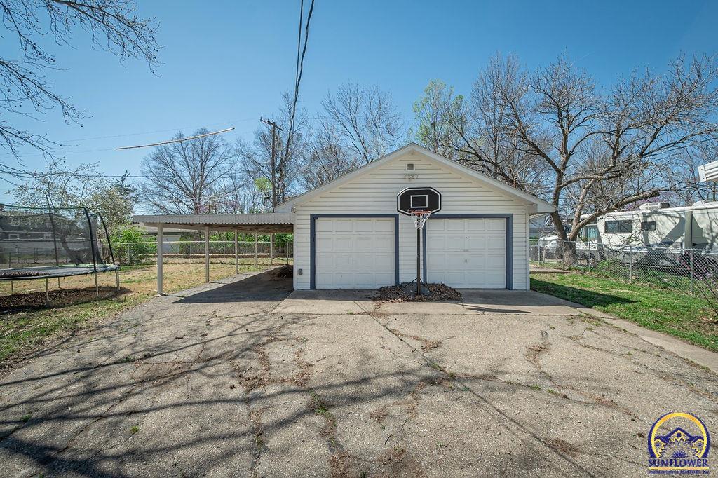 2823 SE Illinois AVE