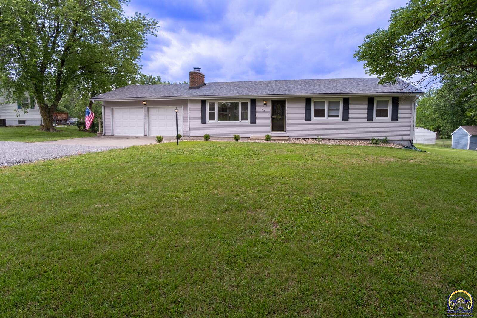 527 NE Monhollon DR