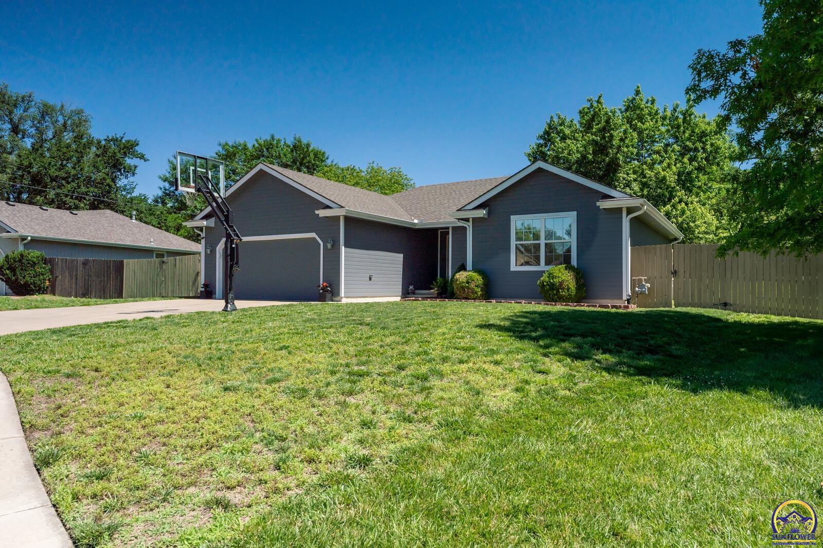 408 NE Aspen LN