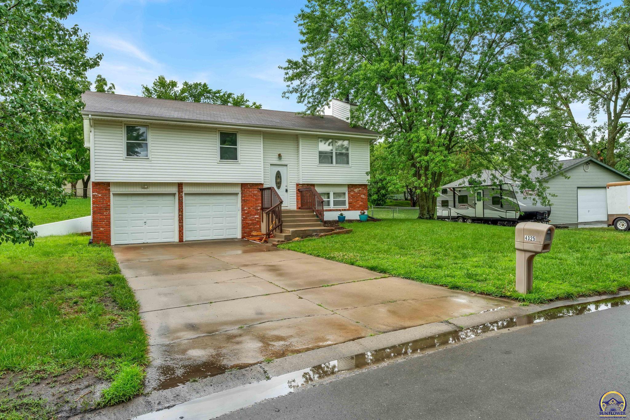 4325 NW 52nd Ter
