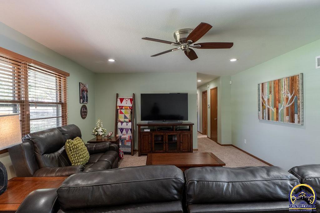 331 NE Edgewood DR