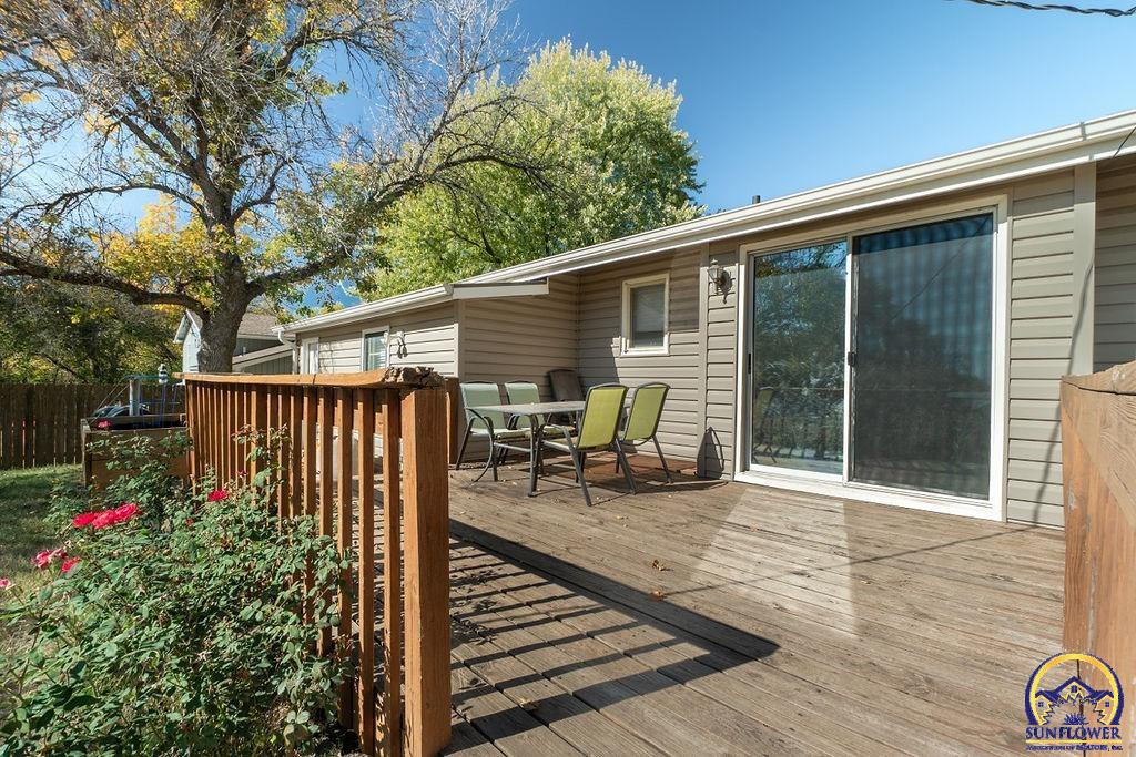 331 NE Edgewood DR