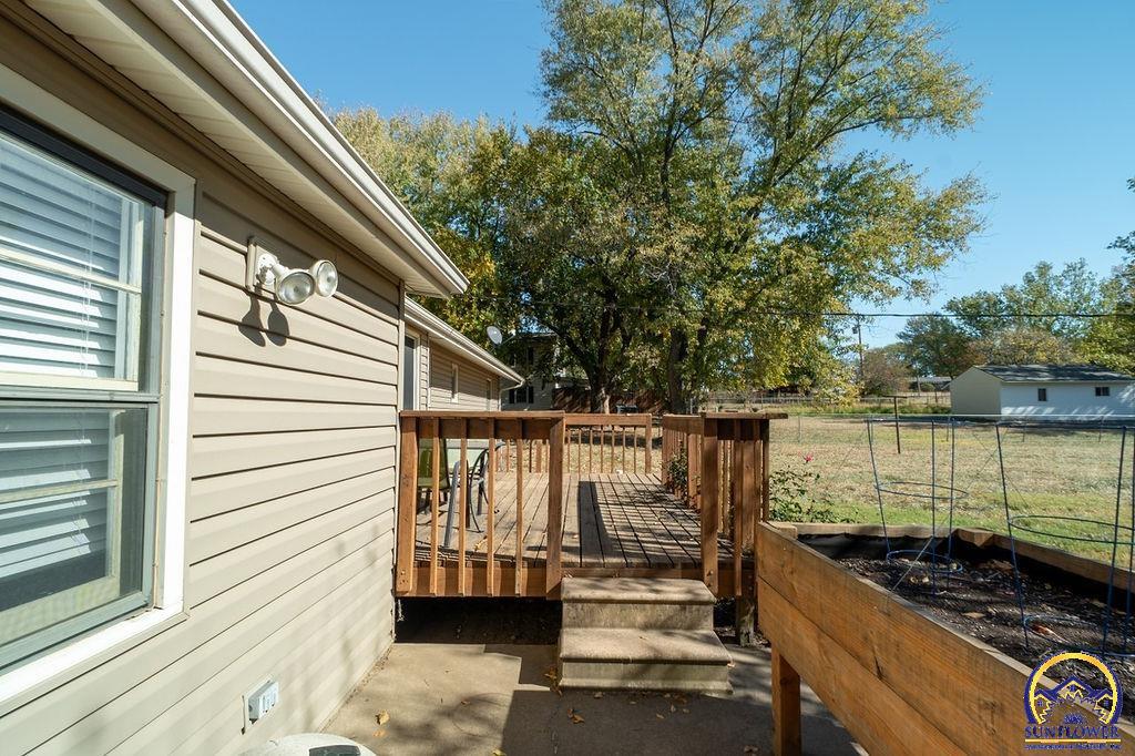 331 NE Edgewood DR
