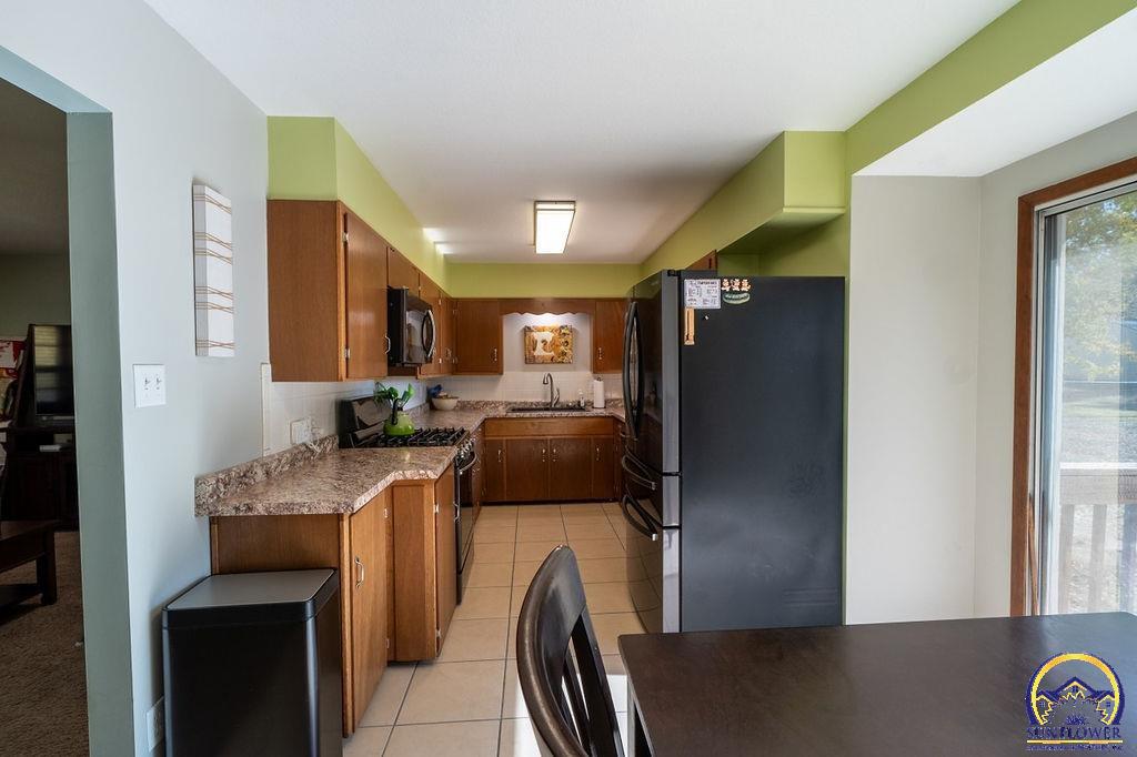 331 NE Edgewood DR