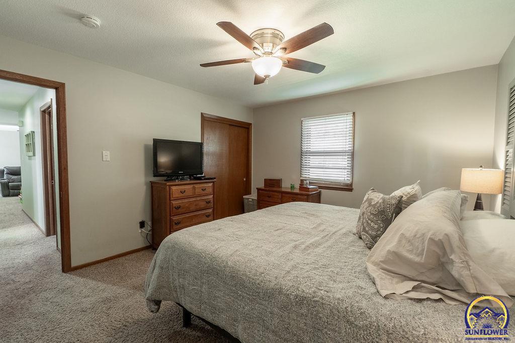 331 NE Edgewood DR