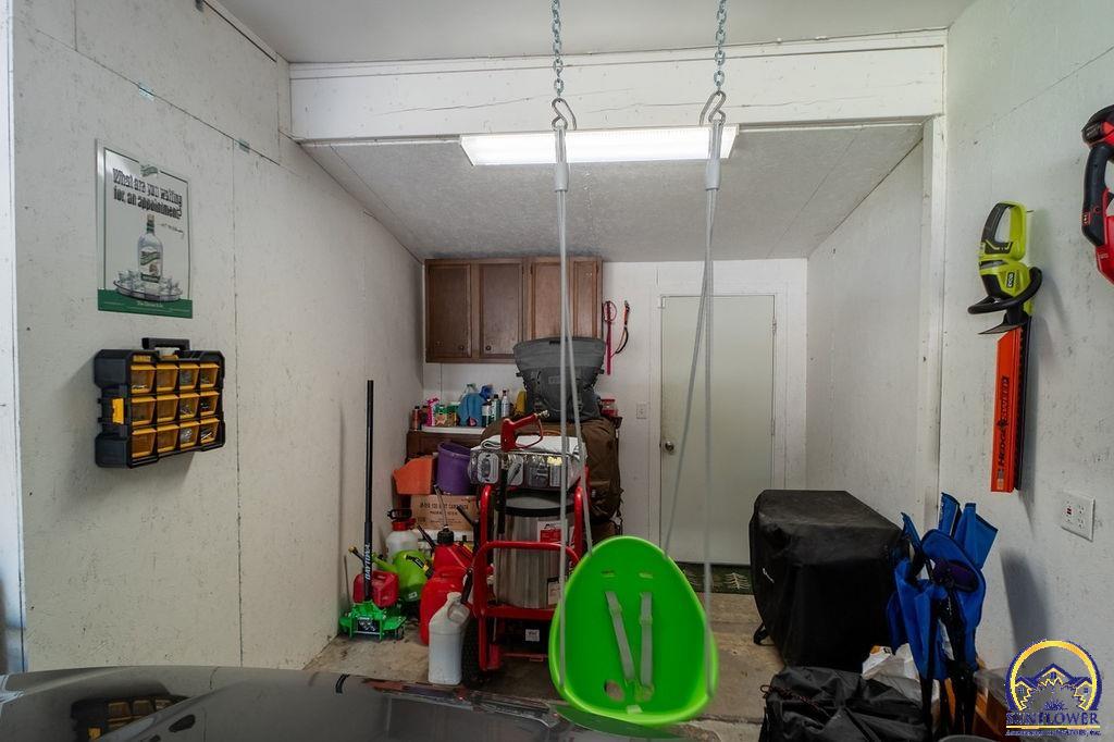 331 NE Edgewood DR