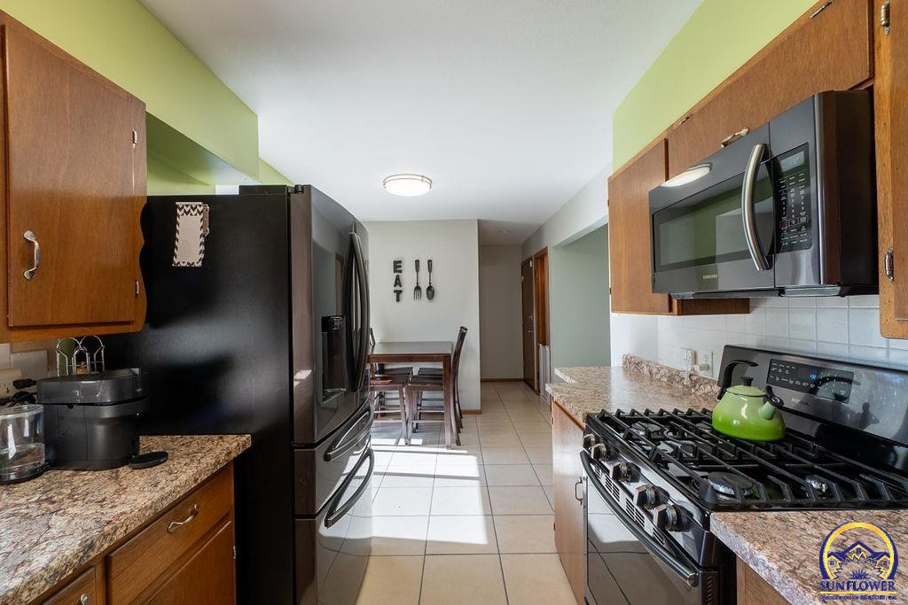 331 NE Edgewood DR