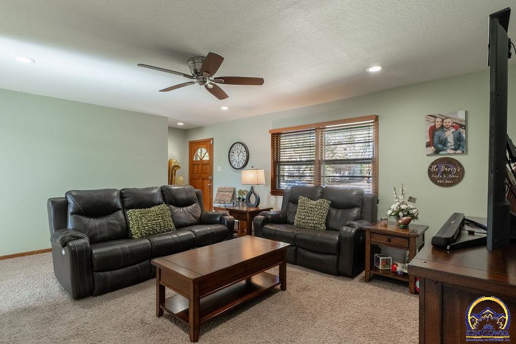 331 NE Edgewood DR