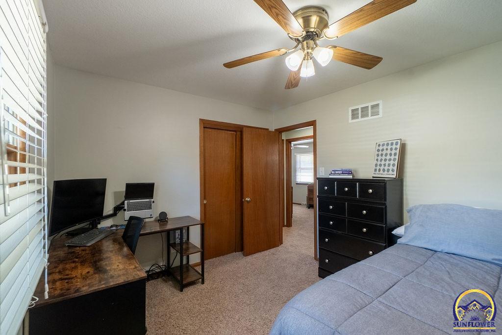 331 NE Edgewood DR