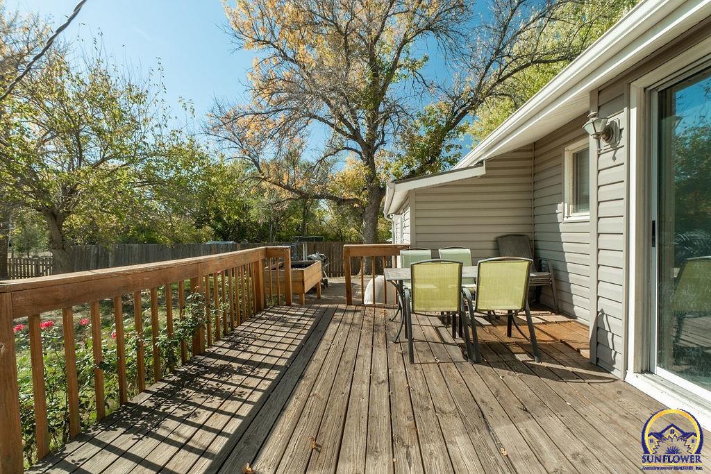 331 NE Edgewood DR