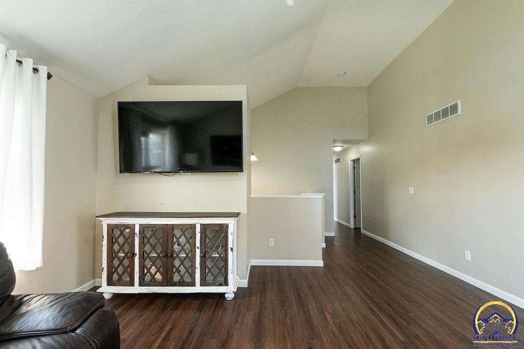 3842 NW Cherry Creek DR