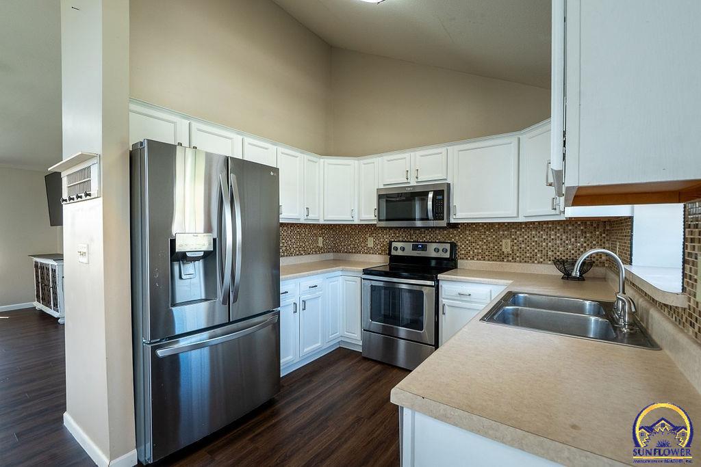 3842 NW Cherry Creek DR