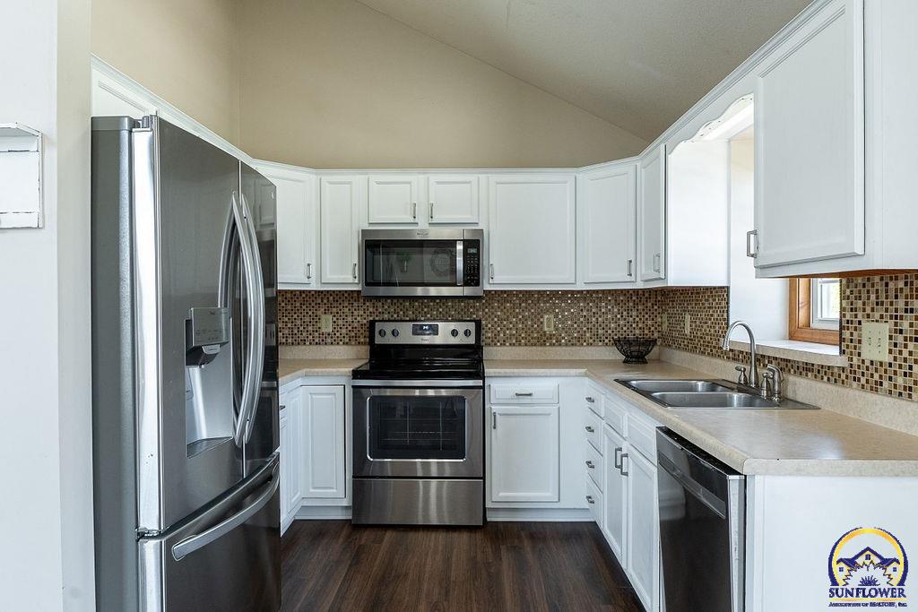 3842 NW Cherry Creek DR