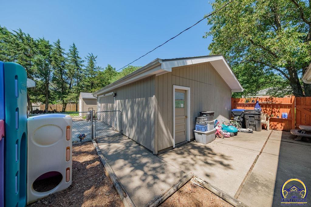 1930 NW 35th ST