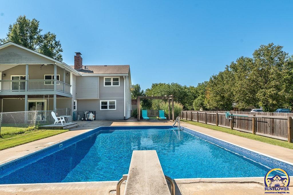 2750 Knoll DR