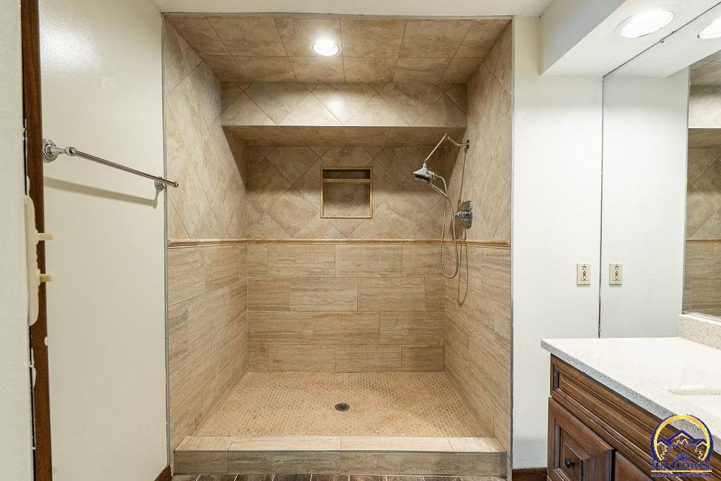 2750 Knoll DR