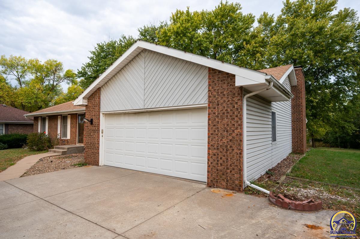 5031 NW Dawdy DR