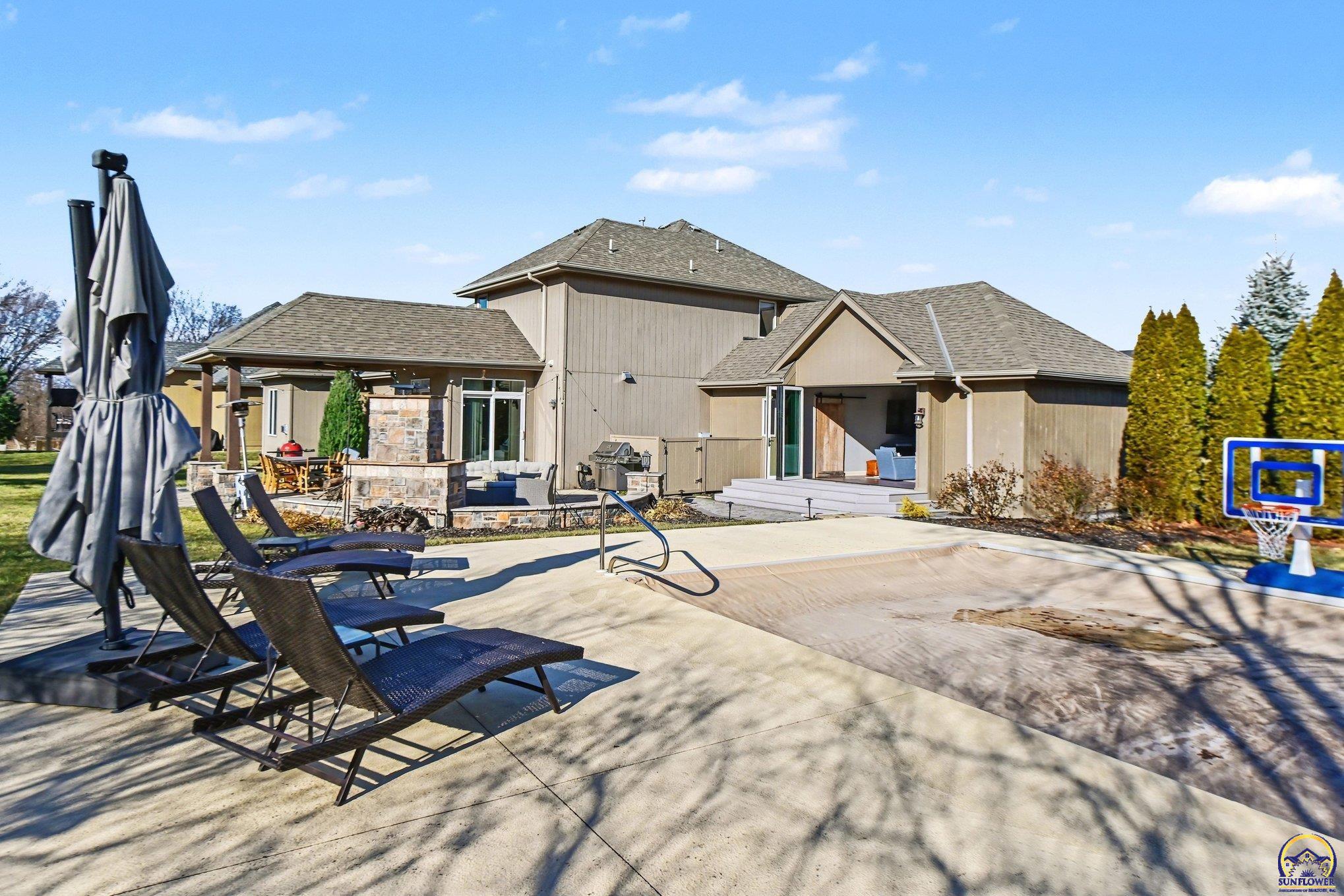 5739 SW 44th Ct