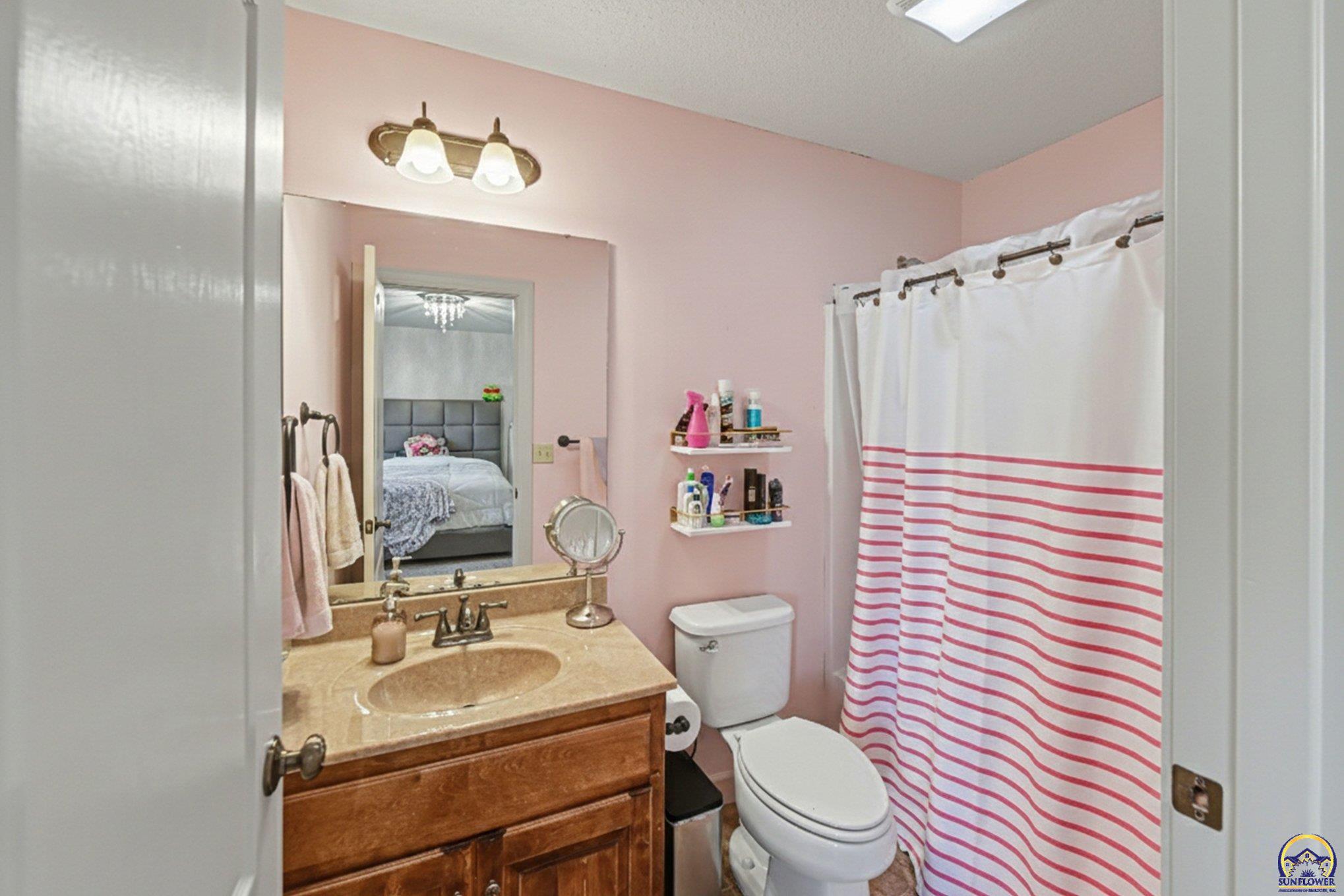 5739 SW 44th Ct