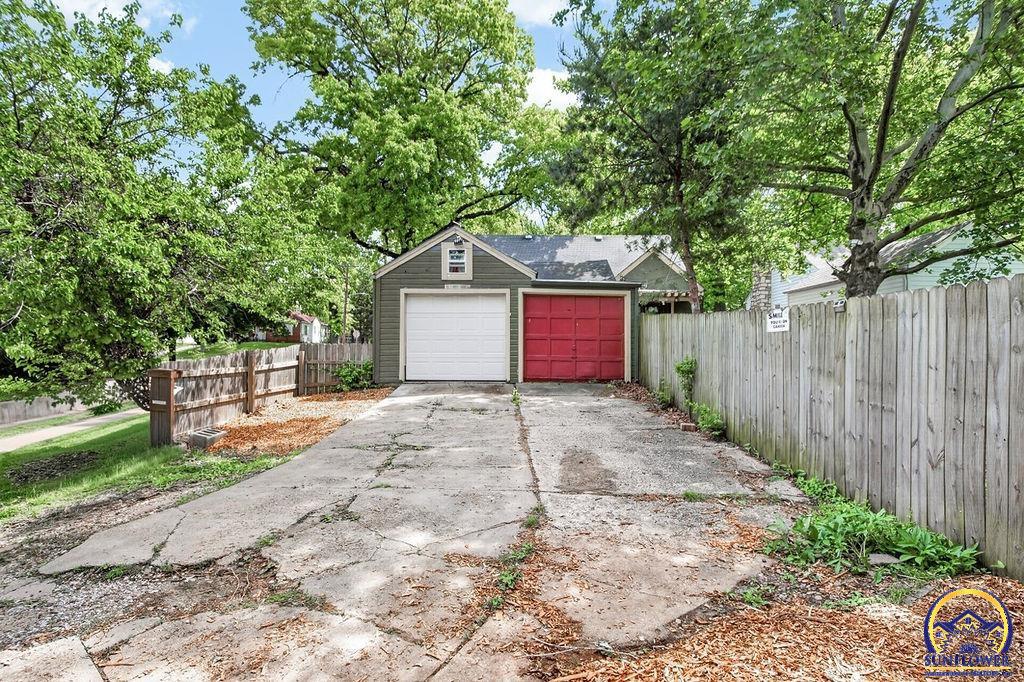 1101 SW Wayne AVE