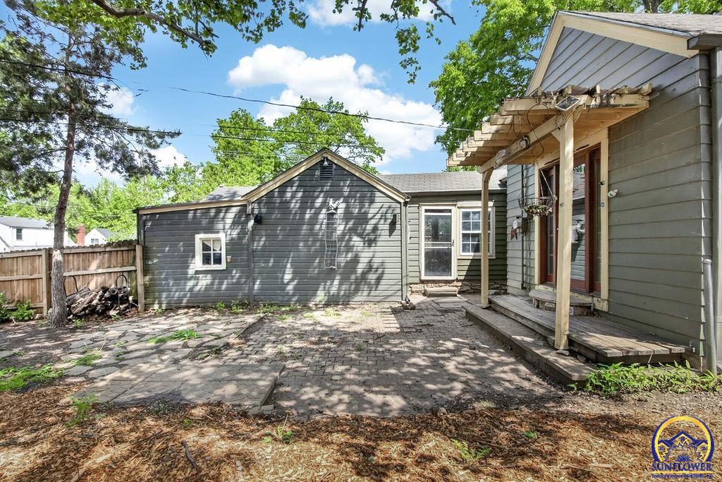 1101 SW Wayne AVE