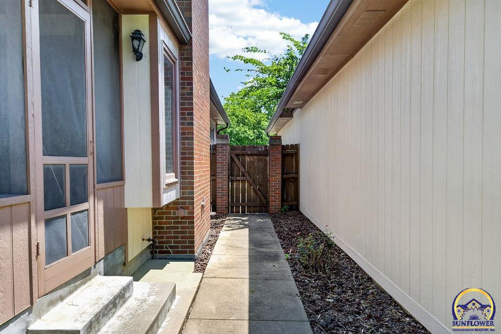 2327 SW Brookhaven LN Unit: #7