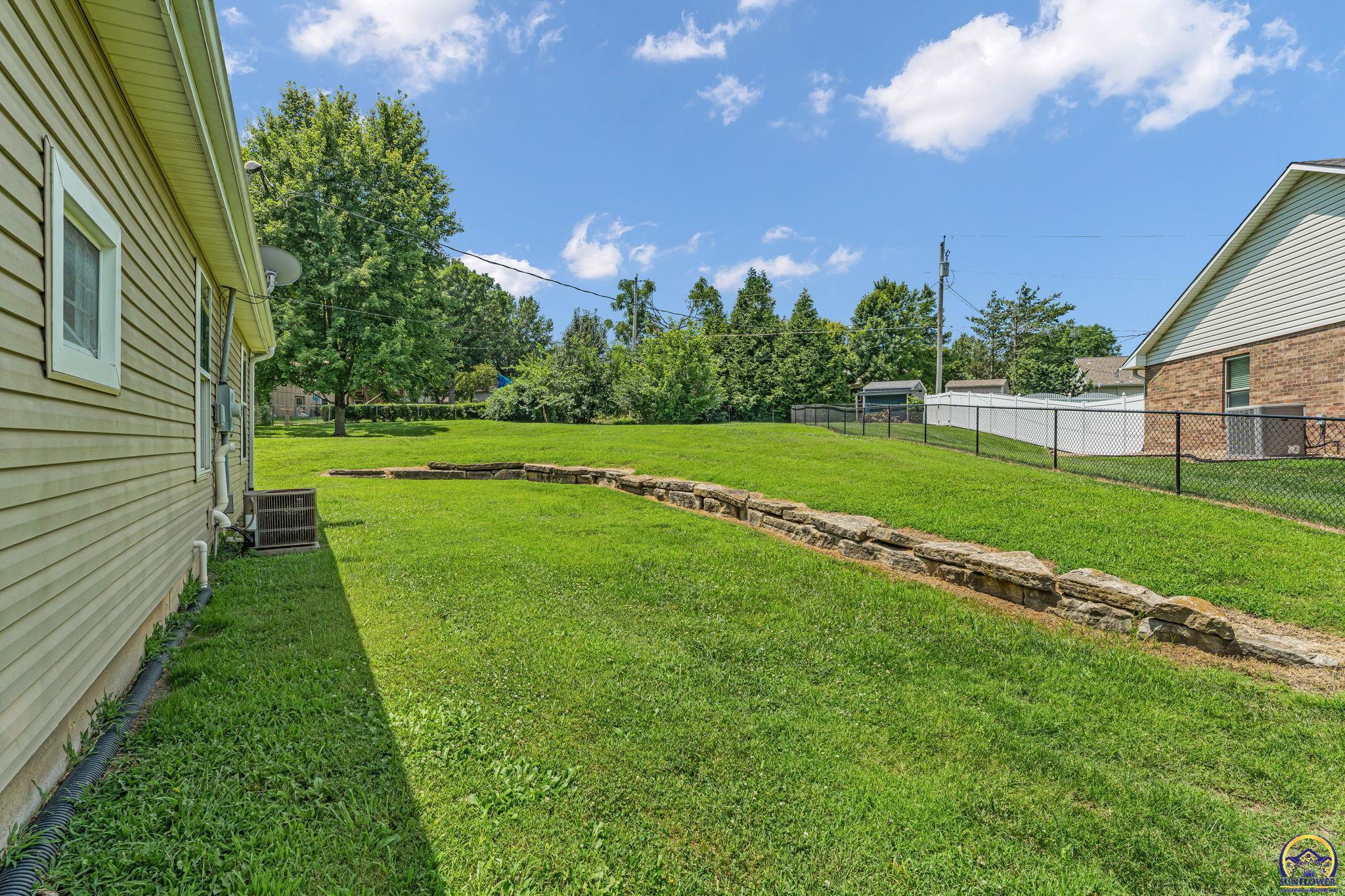 4447 SE Weekley CT
