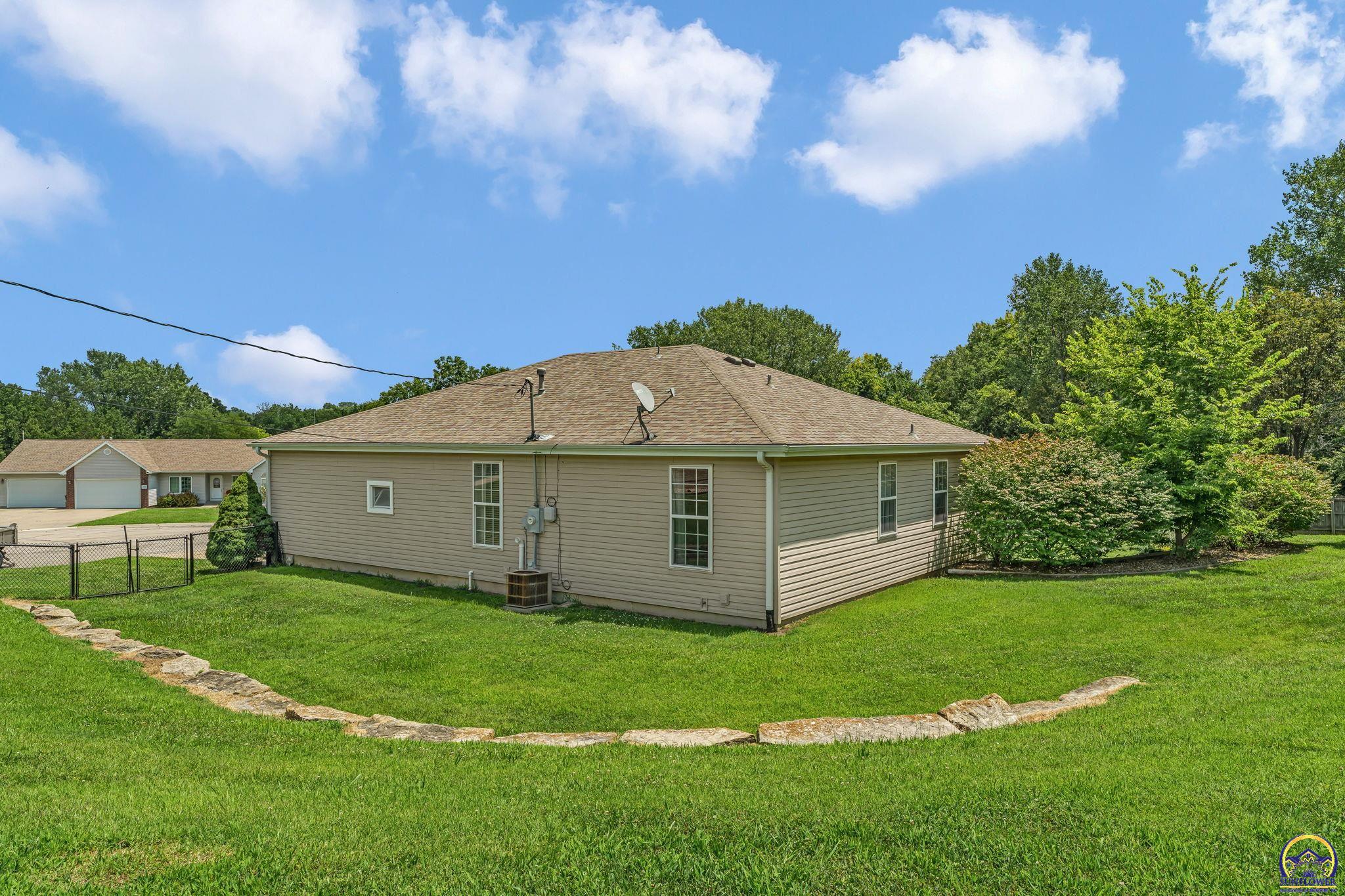 4447 SE Weekley CT
