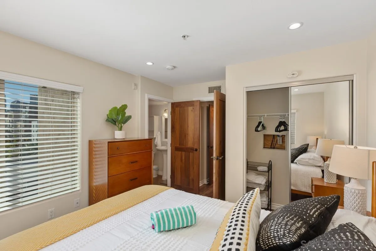 801 W Hawthorn St Unit 301