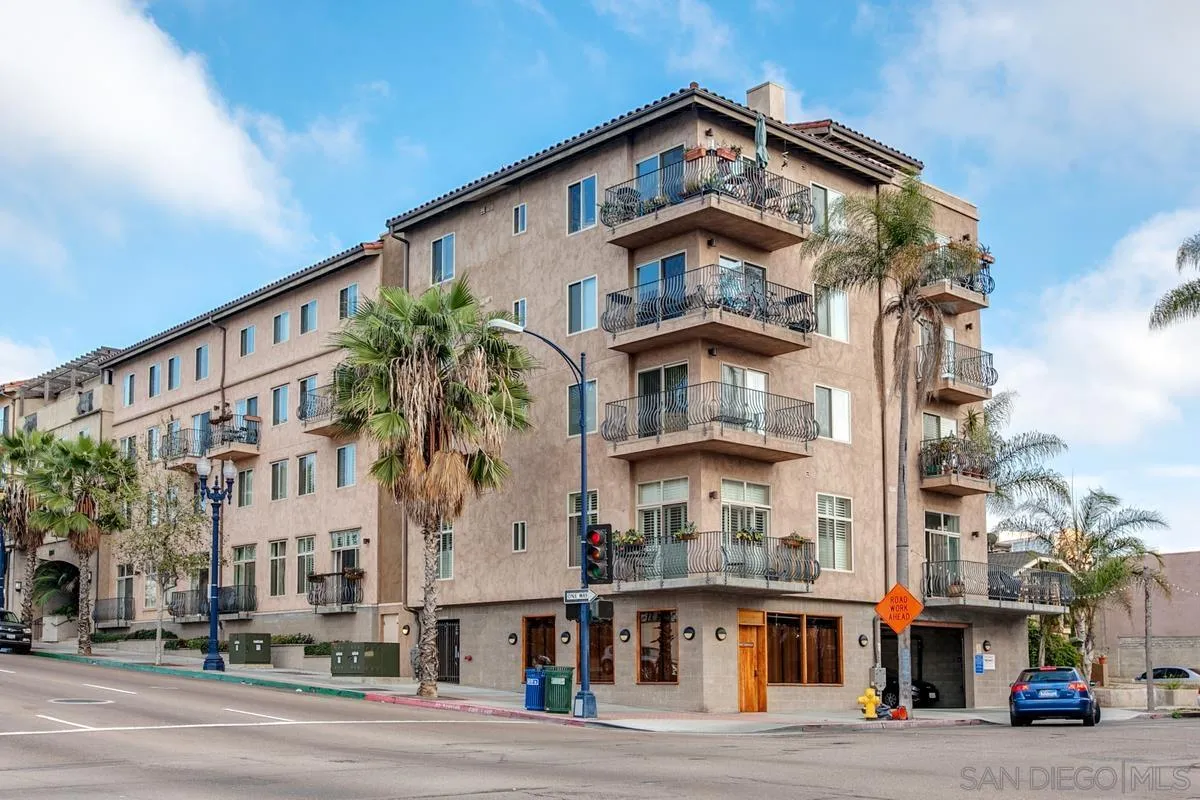 801 W Hawthorn St Unit 301