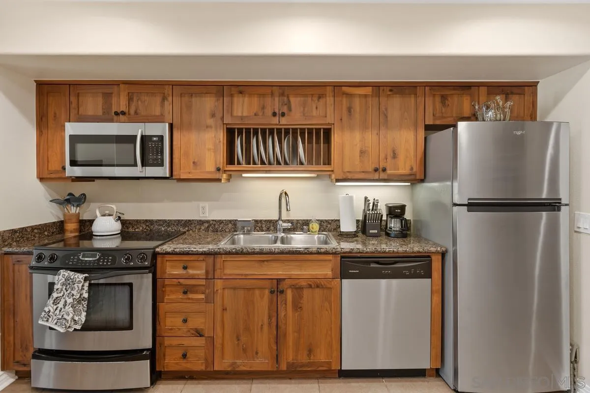 801 W Hawthorn St Unit 301