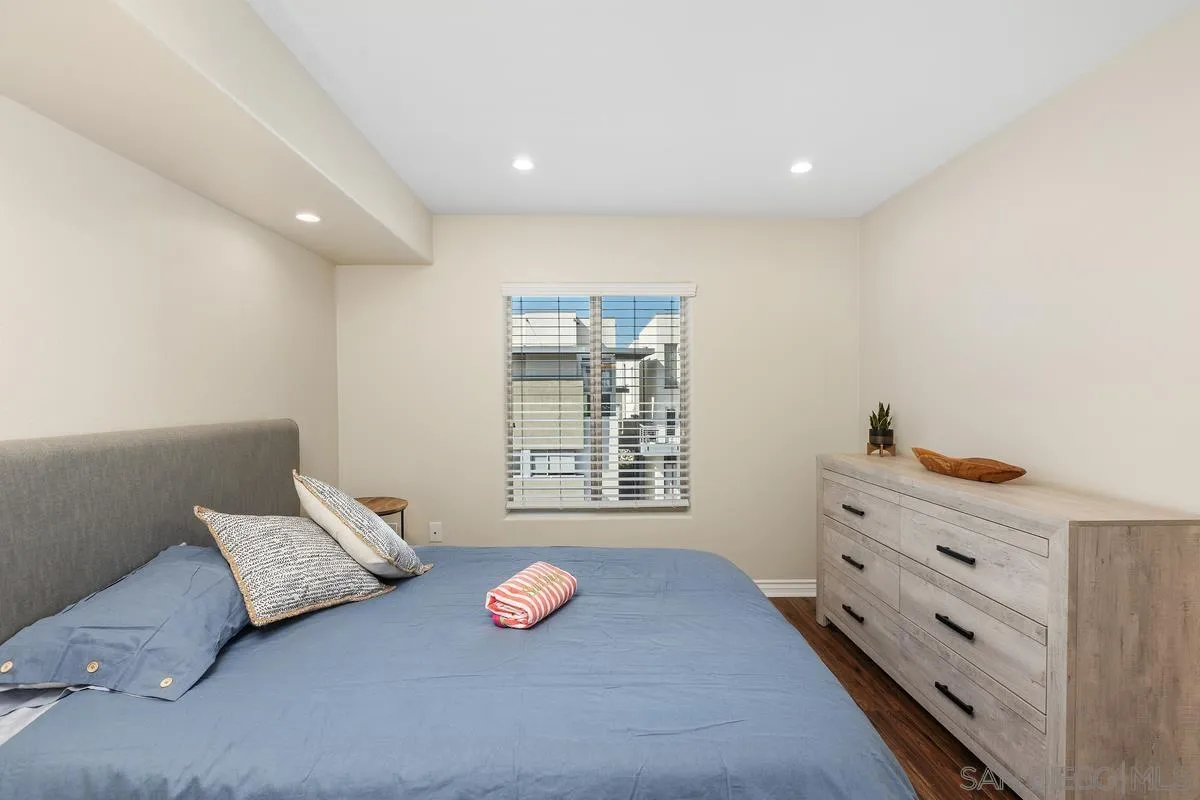 801 W Hawthorn St Unit 301