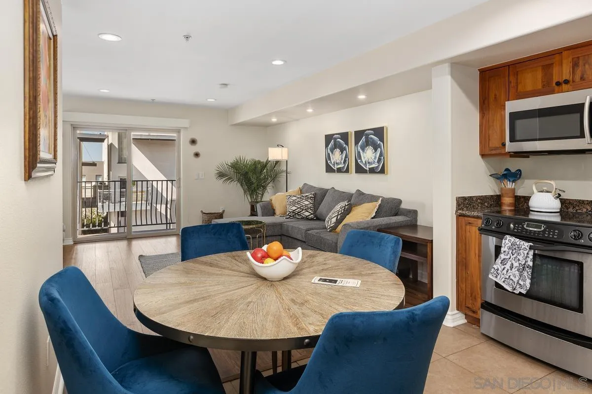 801 W Hawthorn St Unit 301