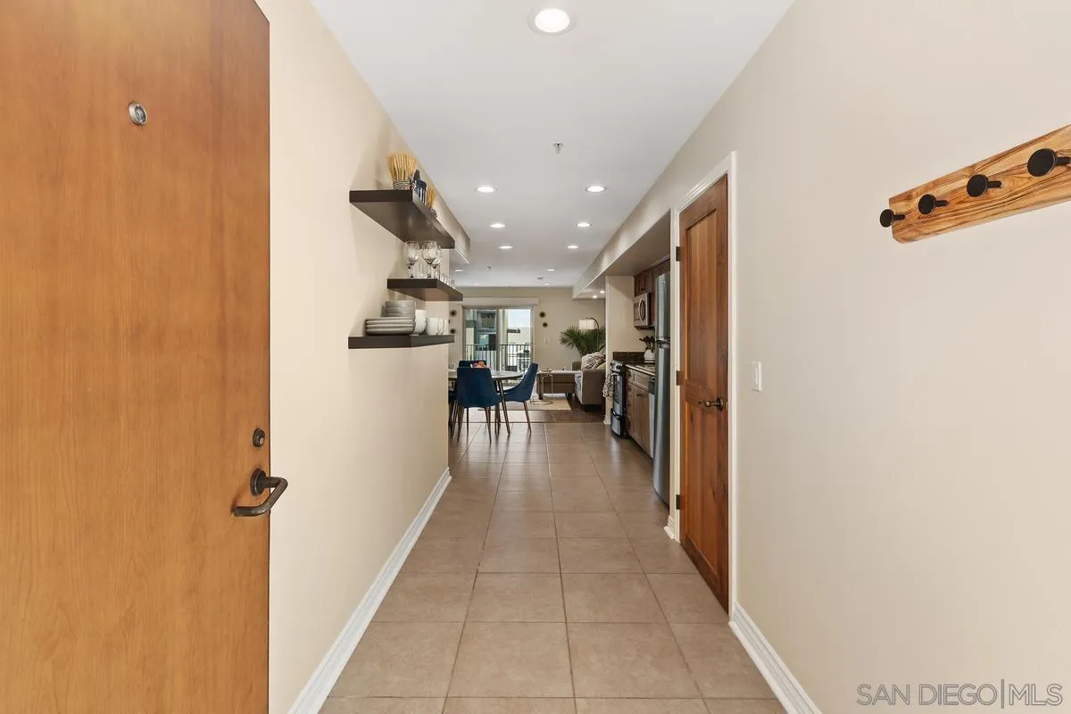 801 W Hawthorn St Unit 301