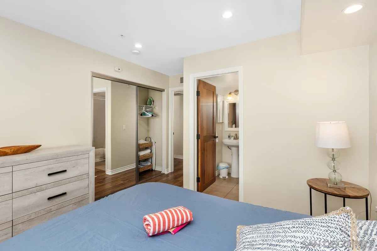 801 W Hawthorn St Unit 301