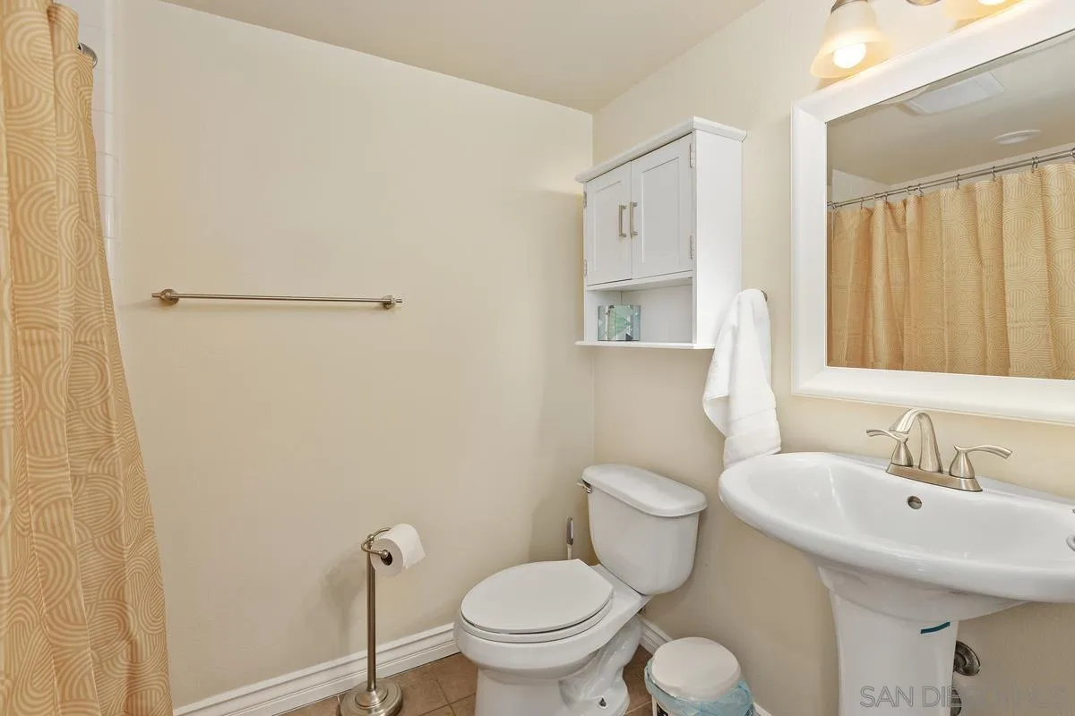 801 W Hawthorn St Unit 301