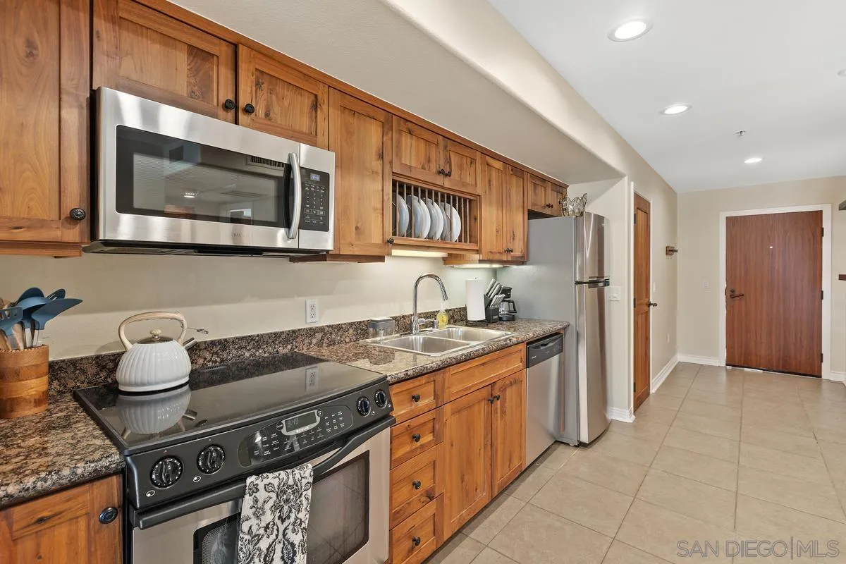801 W Hawthorn St Unit 301