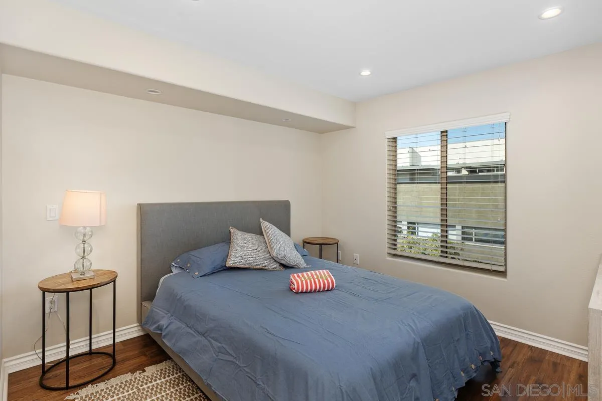 801 W Hawthorn St Unit 301