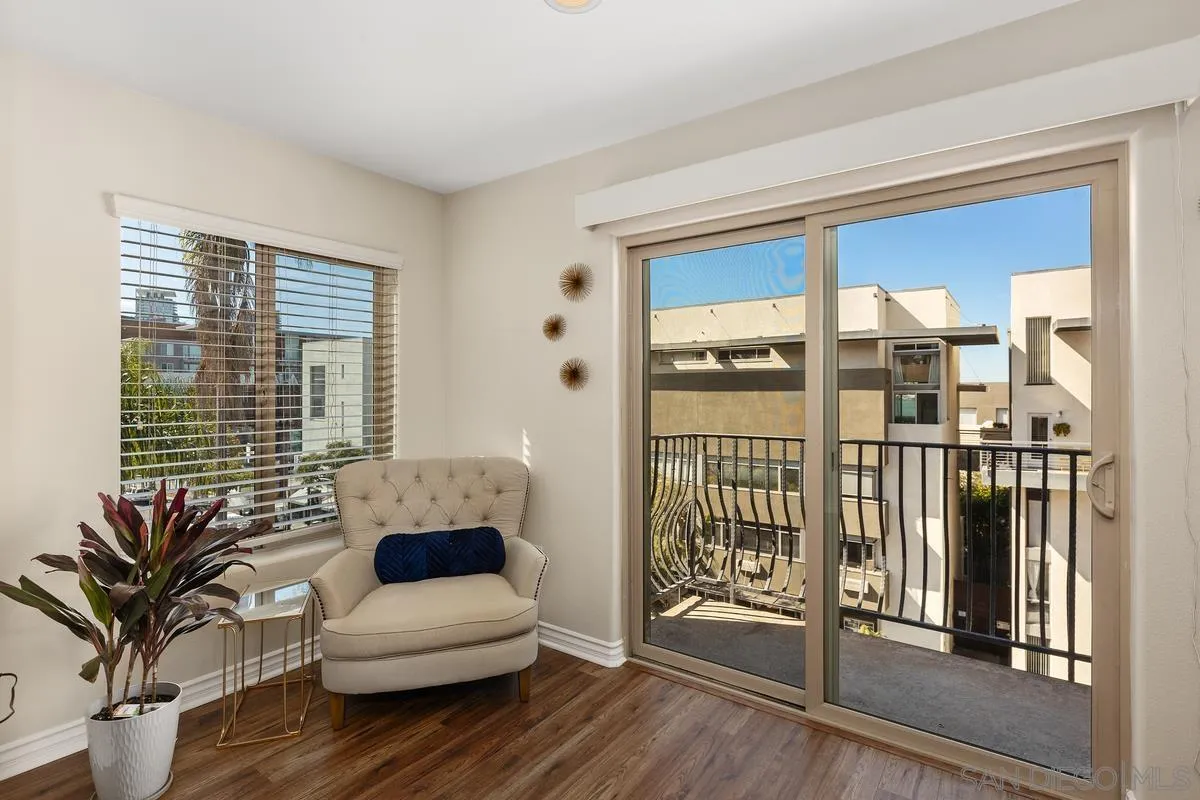 801 W Hawthorn St Unit 301