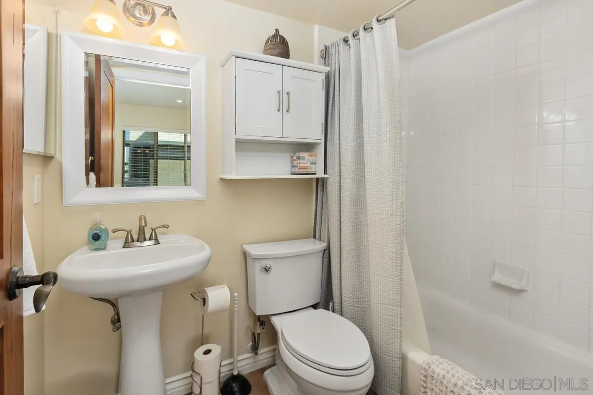 801 W Hawthorn St Unit 301
