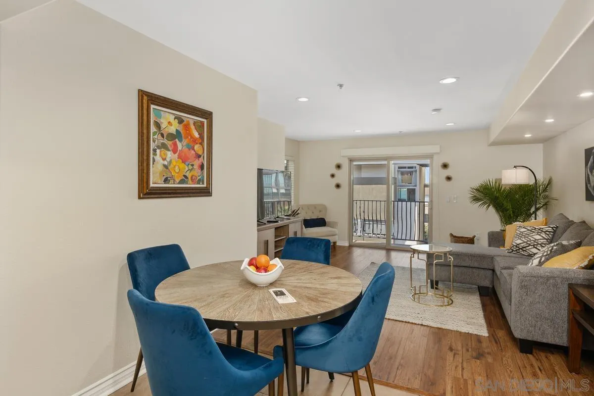 801 W Hawthorn St Unit 301