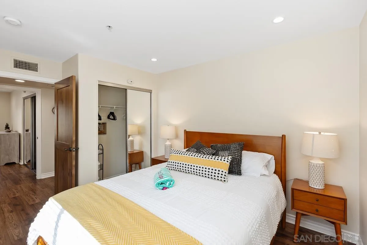 801 W Hawthorn St Unit 301