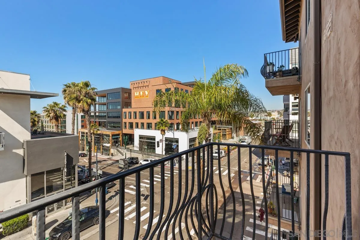 801 W Hawthorn St Unit 301