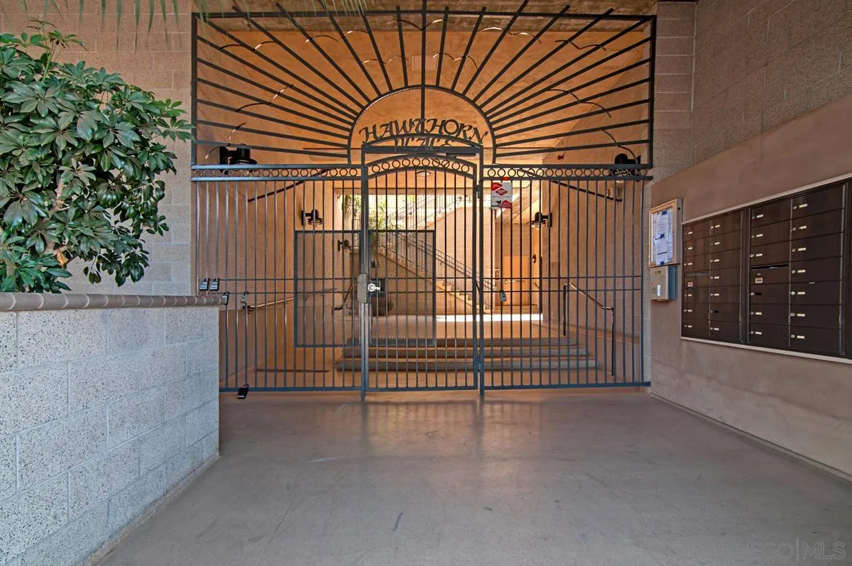 801 W Hawthorn St Unit 301