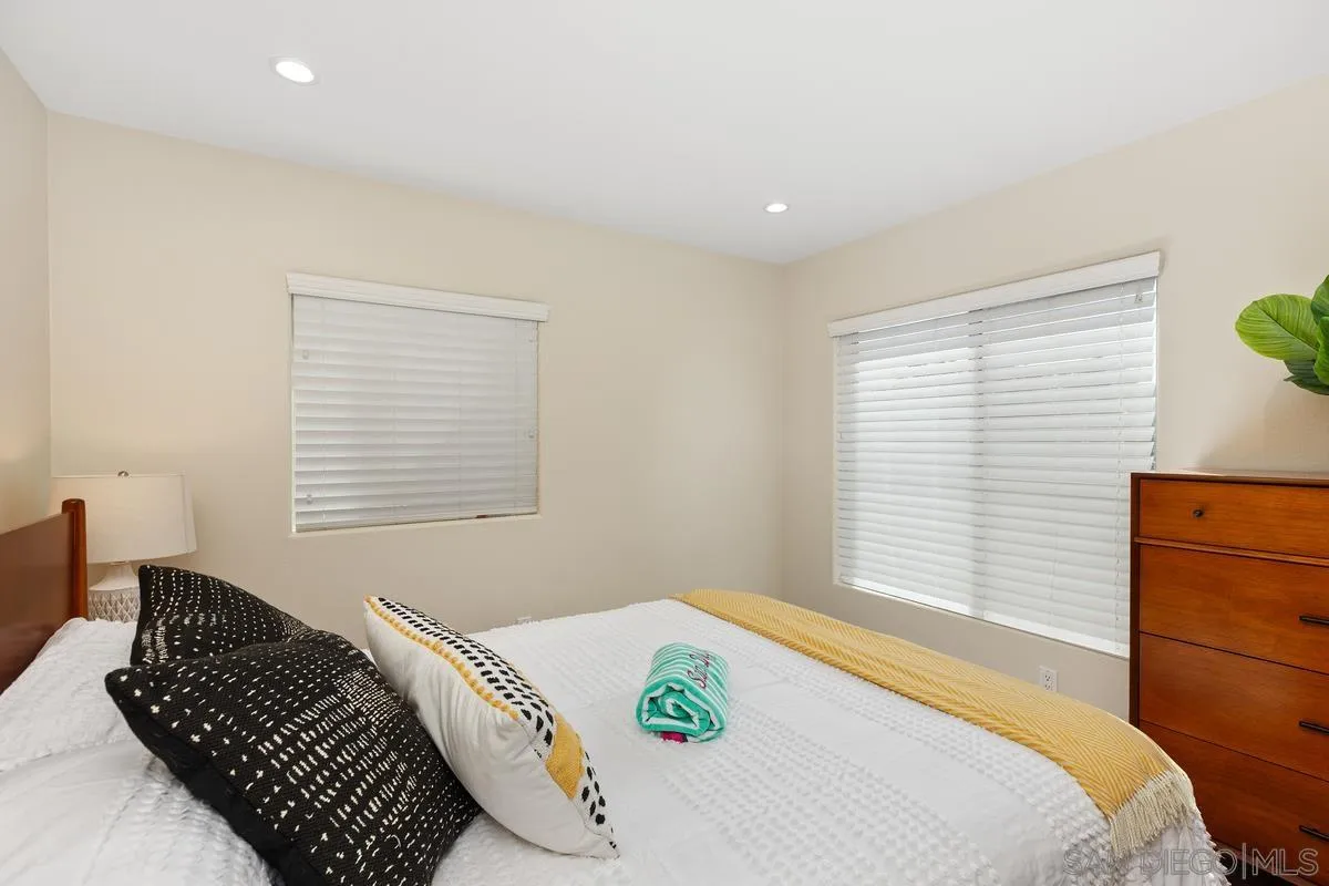 801 W Hawthorn St Unit 301