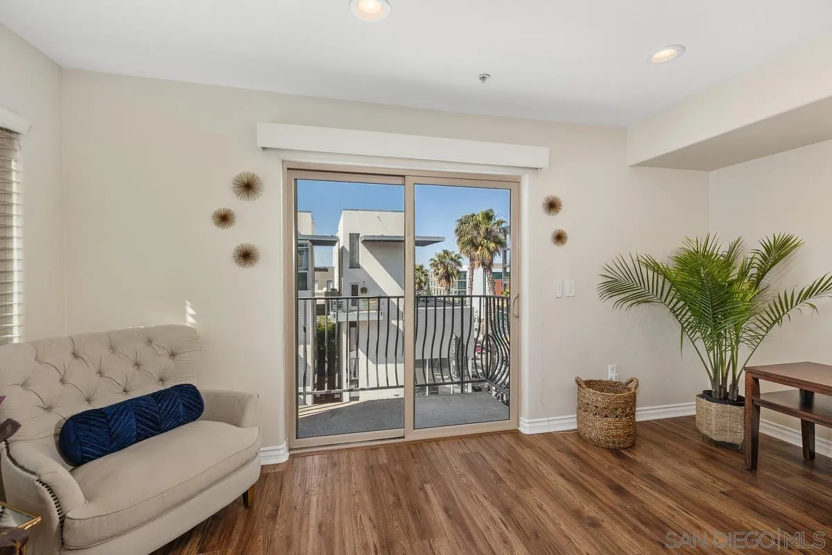 801 W Hawthorn St Unit 301