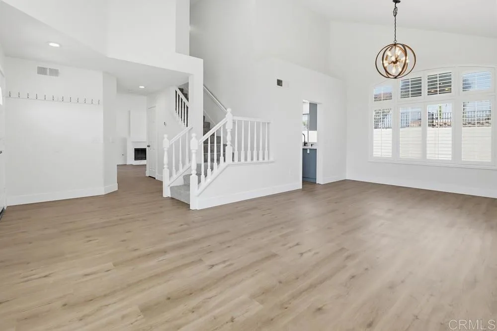 1047 Southview Circle