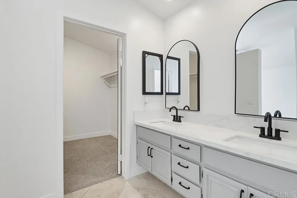 1047 Southview Circle