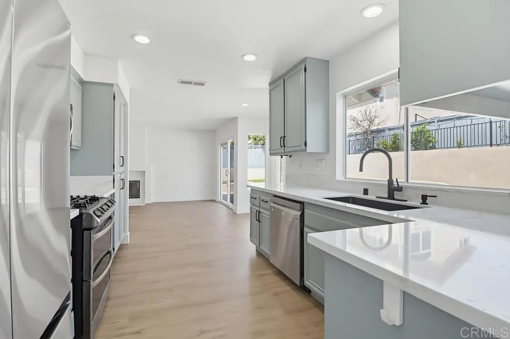 1047 Southview Circle